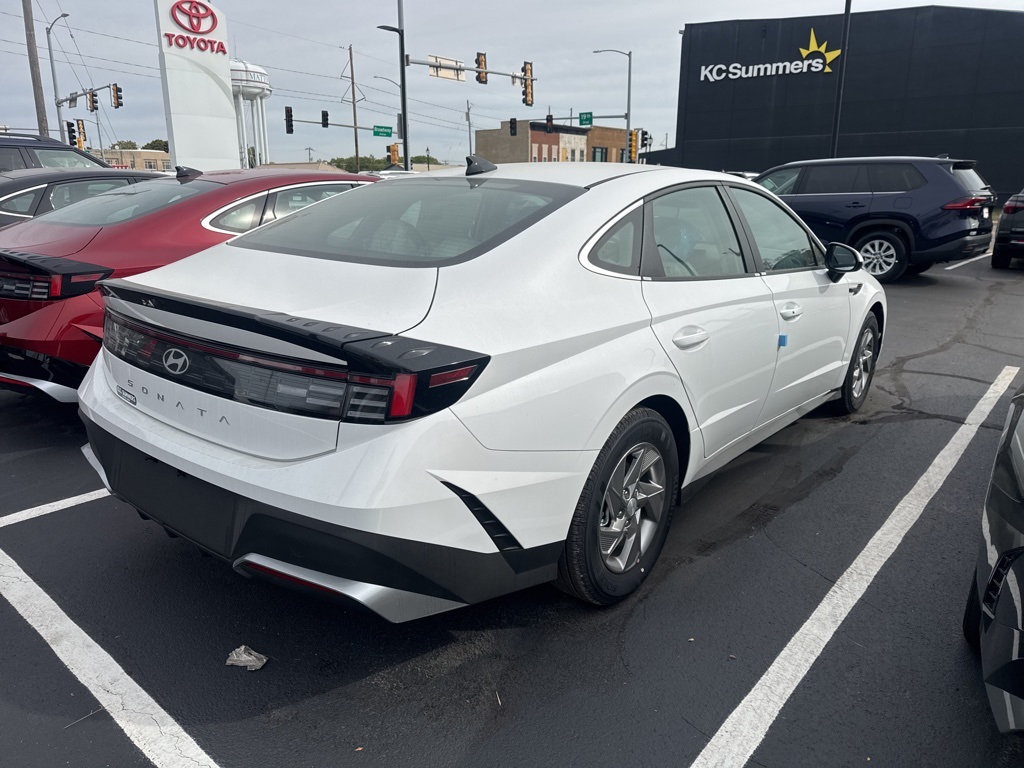 2026 Hyundai Sonata SE photo 2