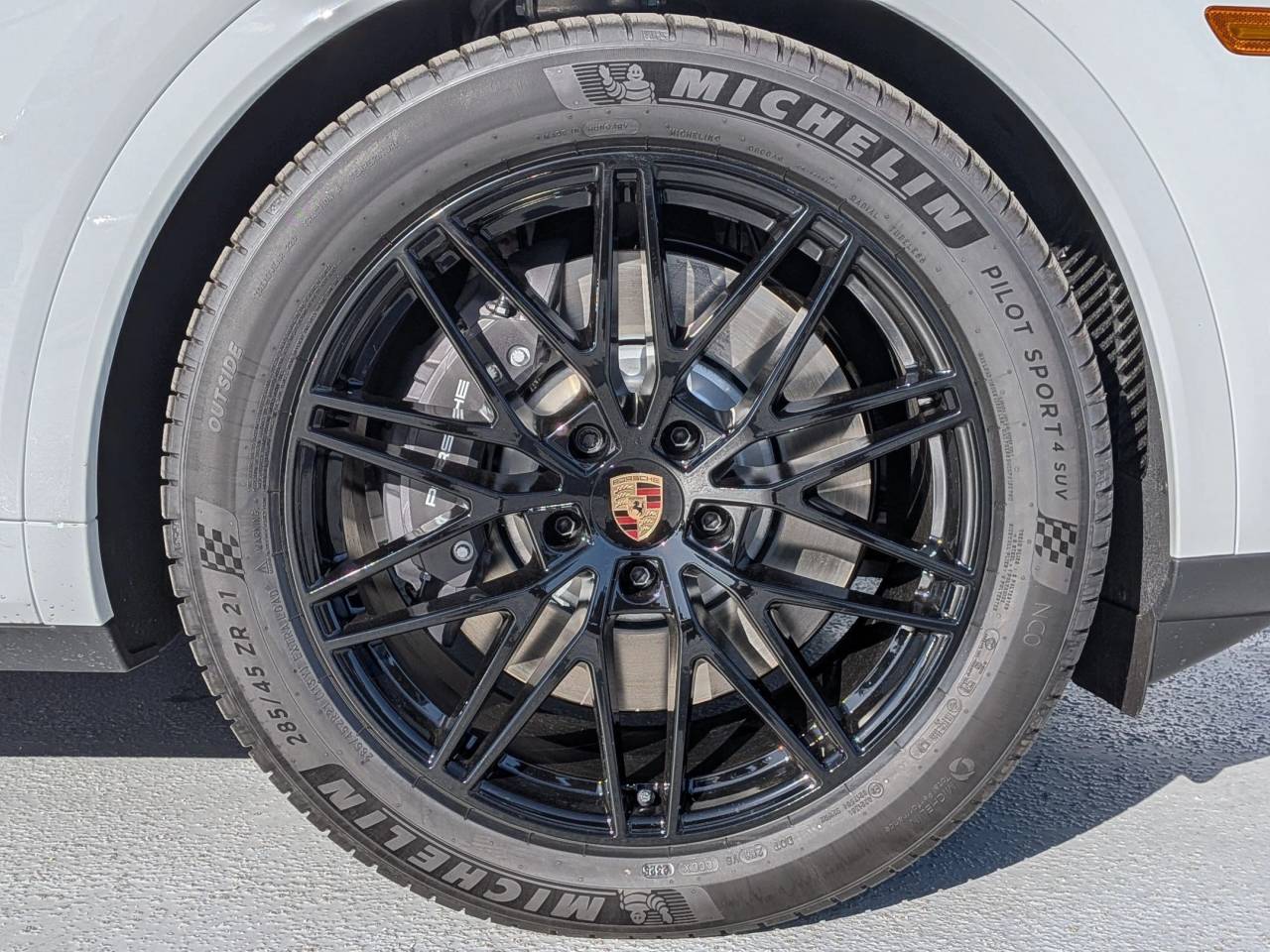2026 Porsche Cayenne Base photo 23