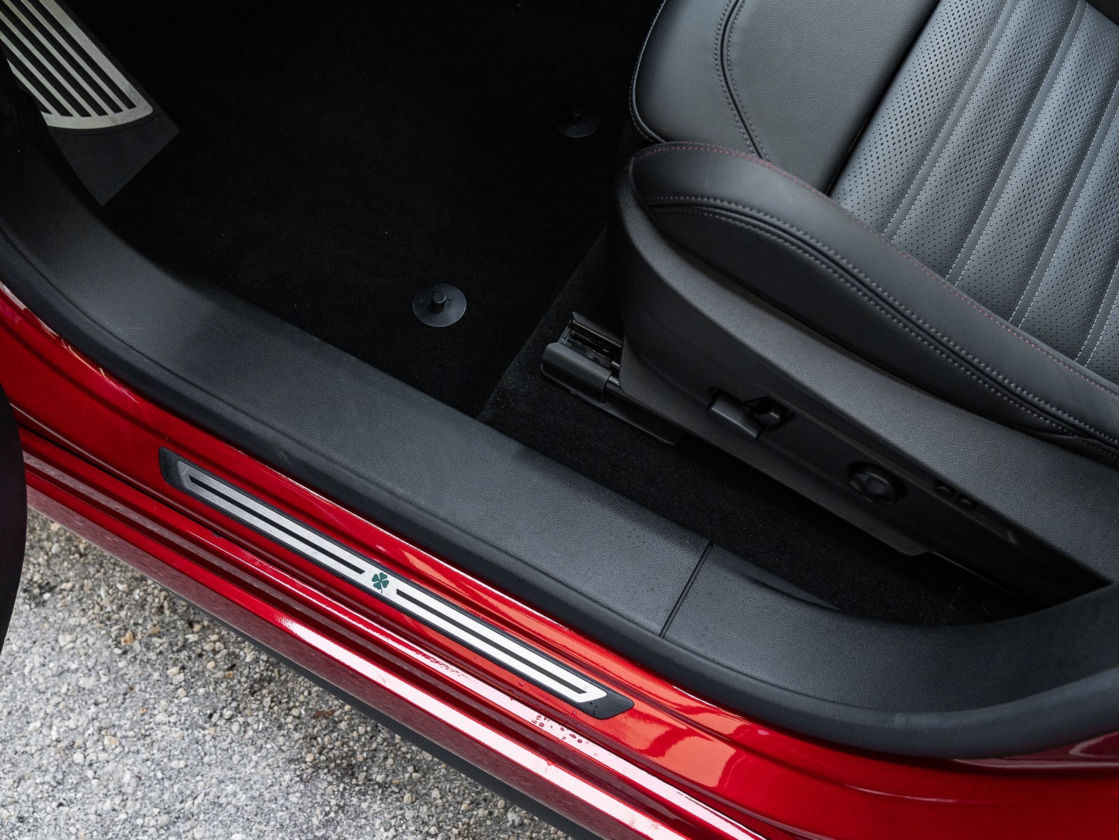 2024 Alfa Romeo Stelvio Quadrifoglio photo 30
