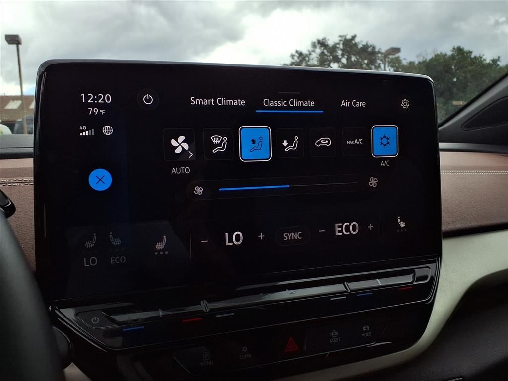 2023 Volkswagen ID.4 Pro photo 9