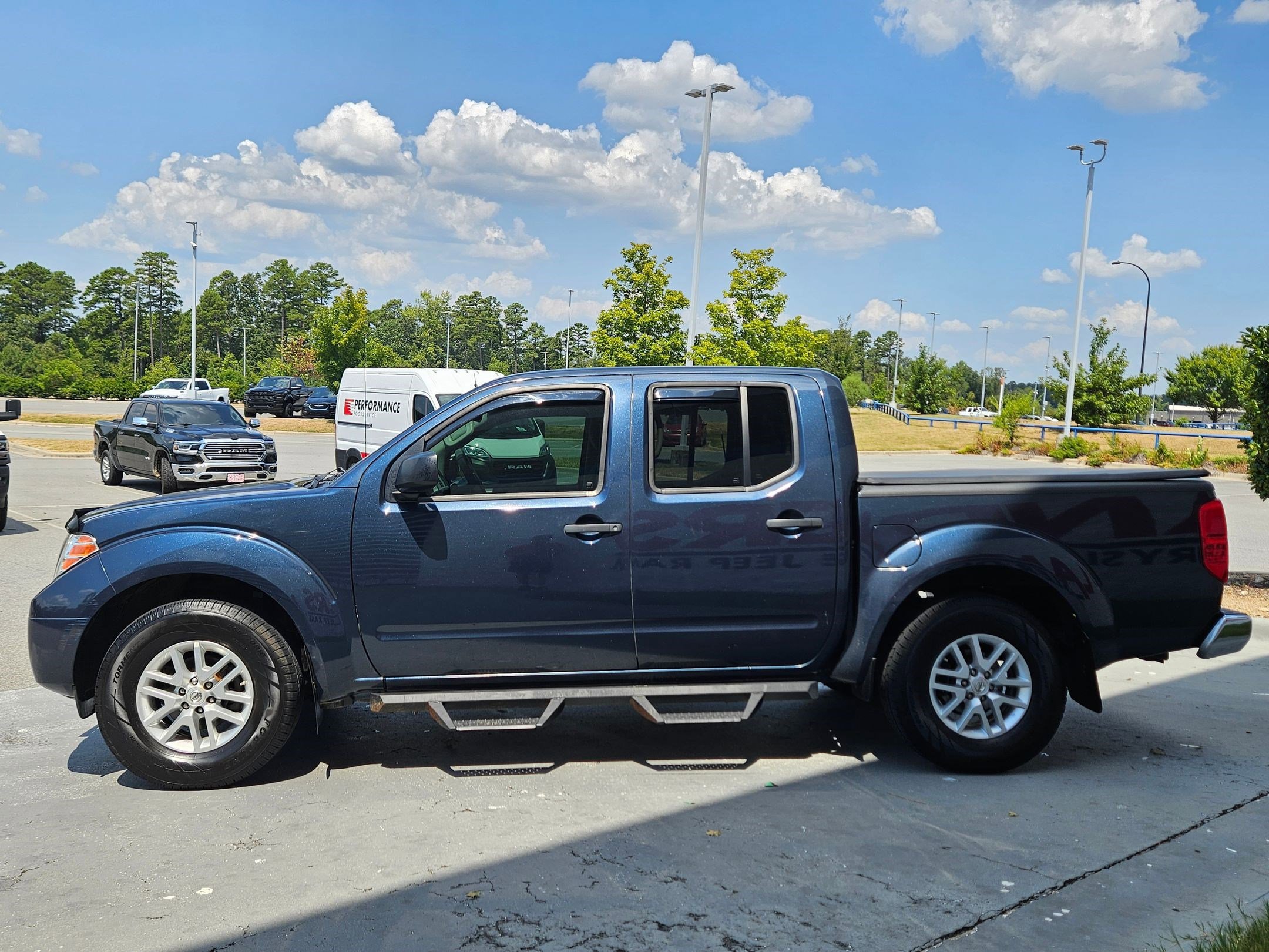 2019 Nissan Frontier SV photo 2