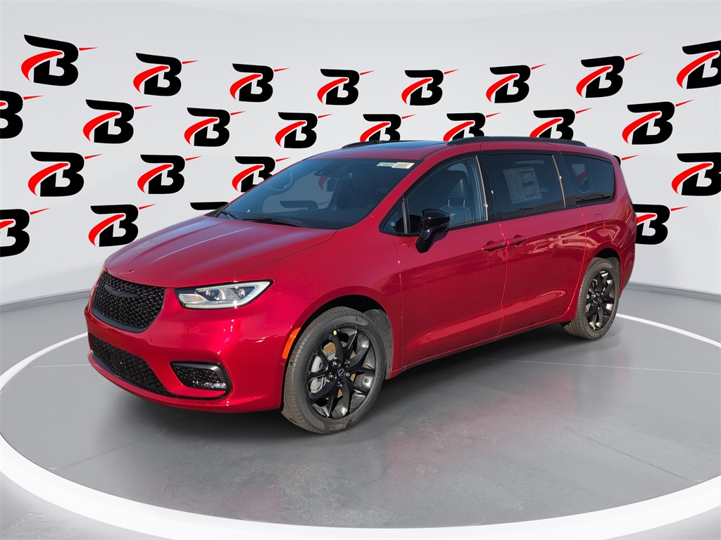 2026 Chrysler Pacifica Select's photo