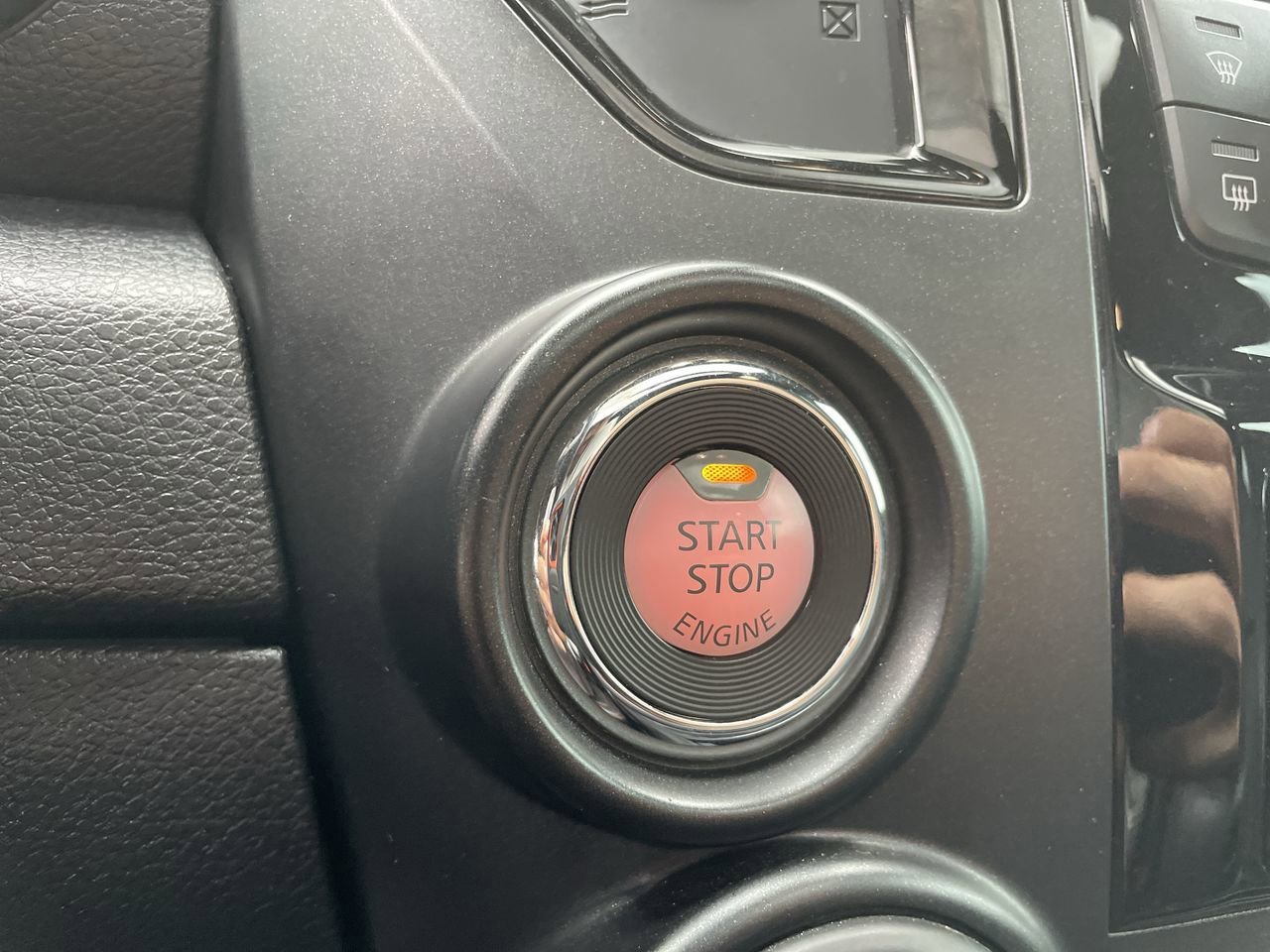 2020 Nissan Titan PRO-4X Crew Cab photo 29