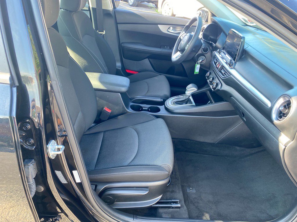 2023 Kia Forte LXS photo 24