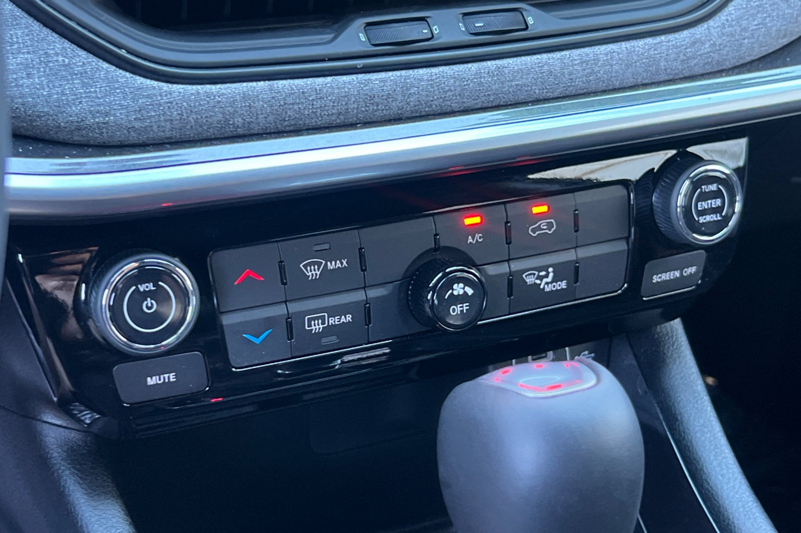 2024 Jeep Compass Latitude photo 16