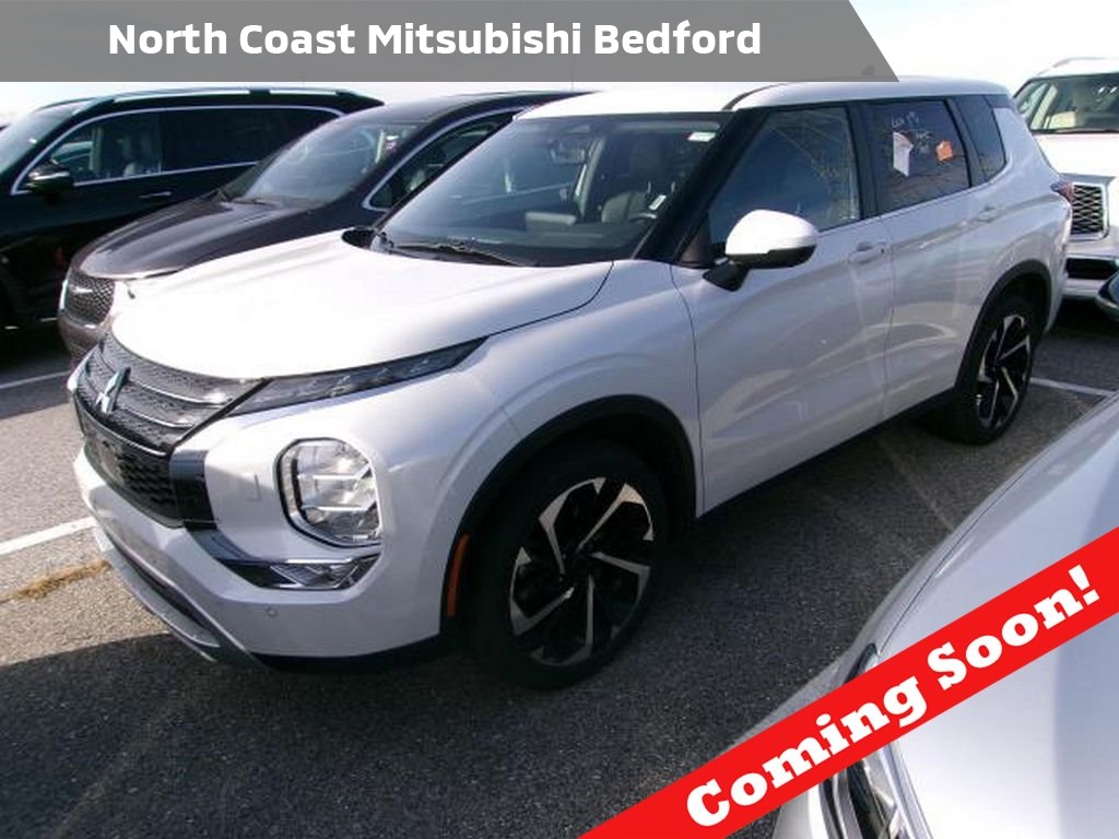 2024 Mitsubishi Outlander SE's photo