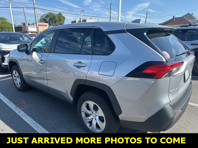 2023 Toyota RAV4 LE photo 2