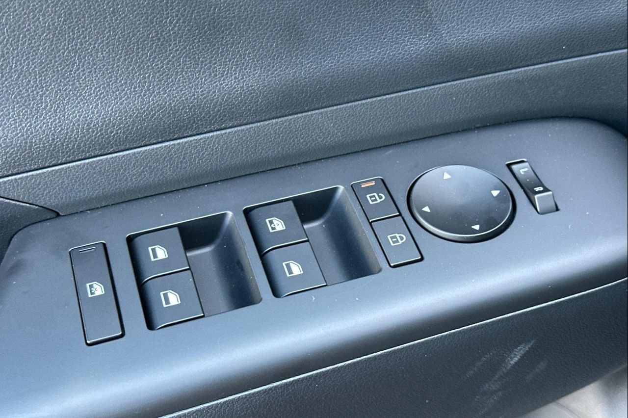 2025 Hyundai Kona SEL photo 12