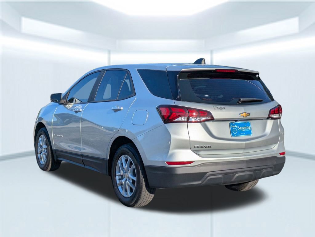 2022 Chevrolet Equinox LS photo 3