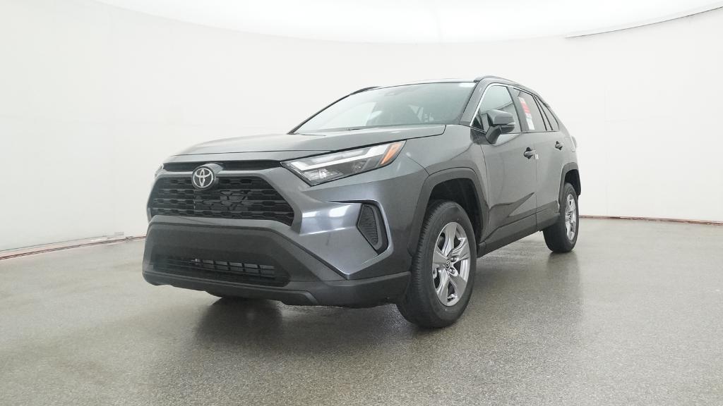 2025 Toyota RAV4 XLE photo 4