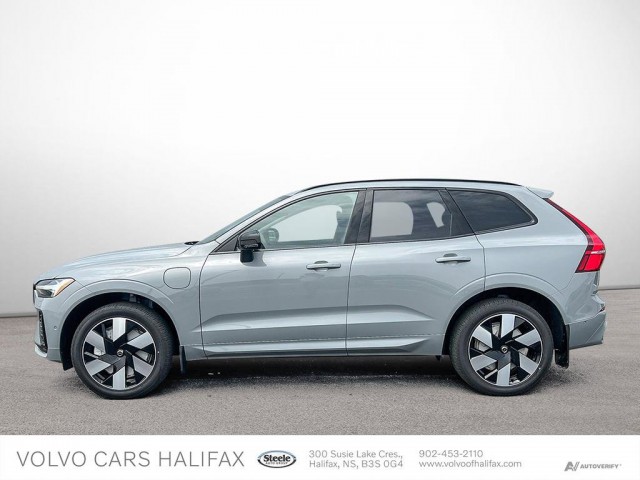 2025 Volvo XC60 Plug-In Hybrid Ultra Dark Theme