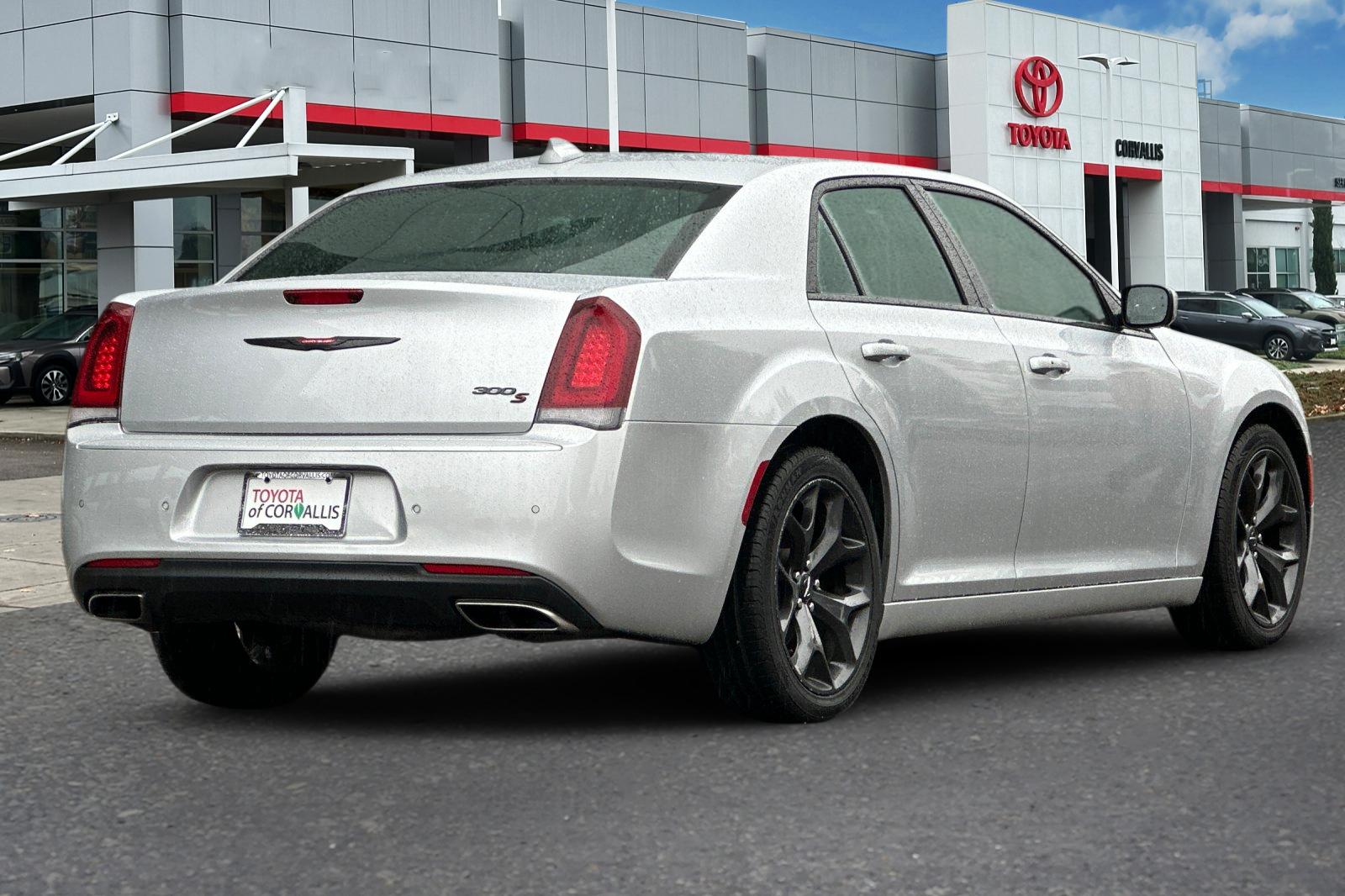 2023 Chrysler 300 S photo 3