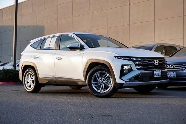 2025 Hyundai Tucson SE's photo