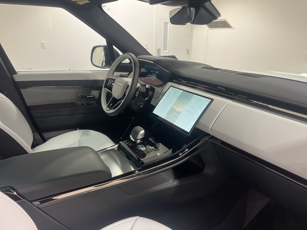 2025 Land Rover Range Rover Sport SE photo 23