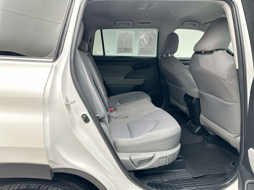 2020 Toyota Highlander L photo 7