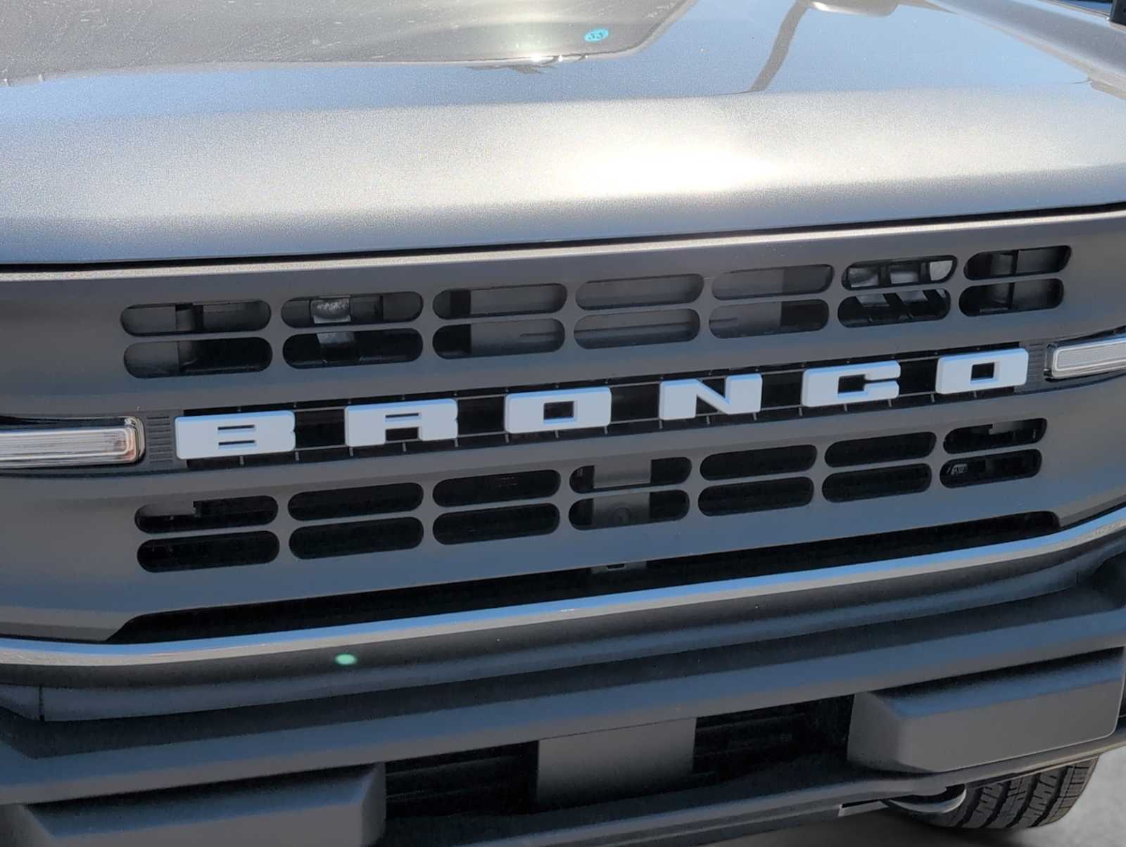 2025 Ford Bronco Base photo 14