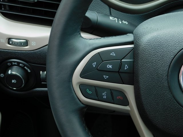 2017 Jeep Cherokee Limited photo 16