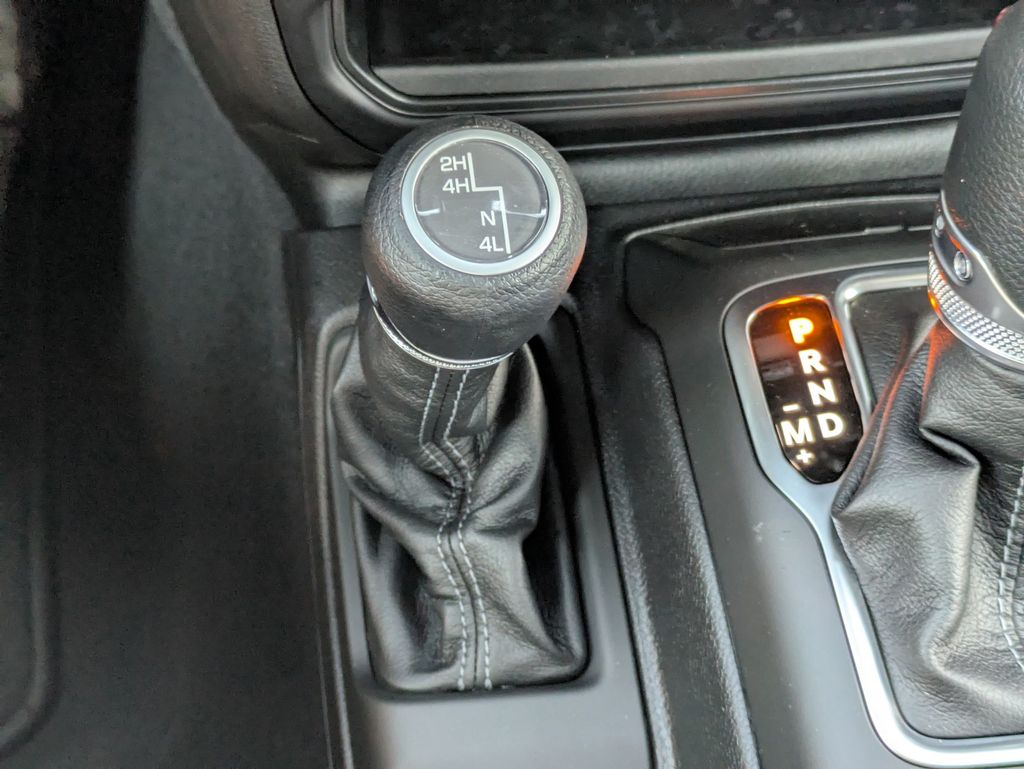 2025 Jeep Wrangler Sport S photo 17