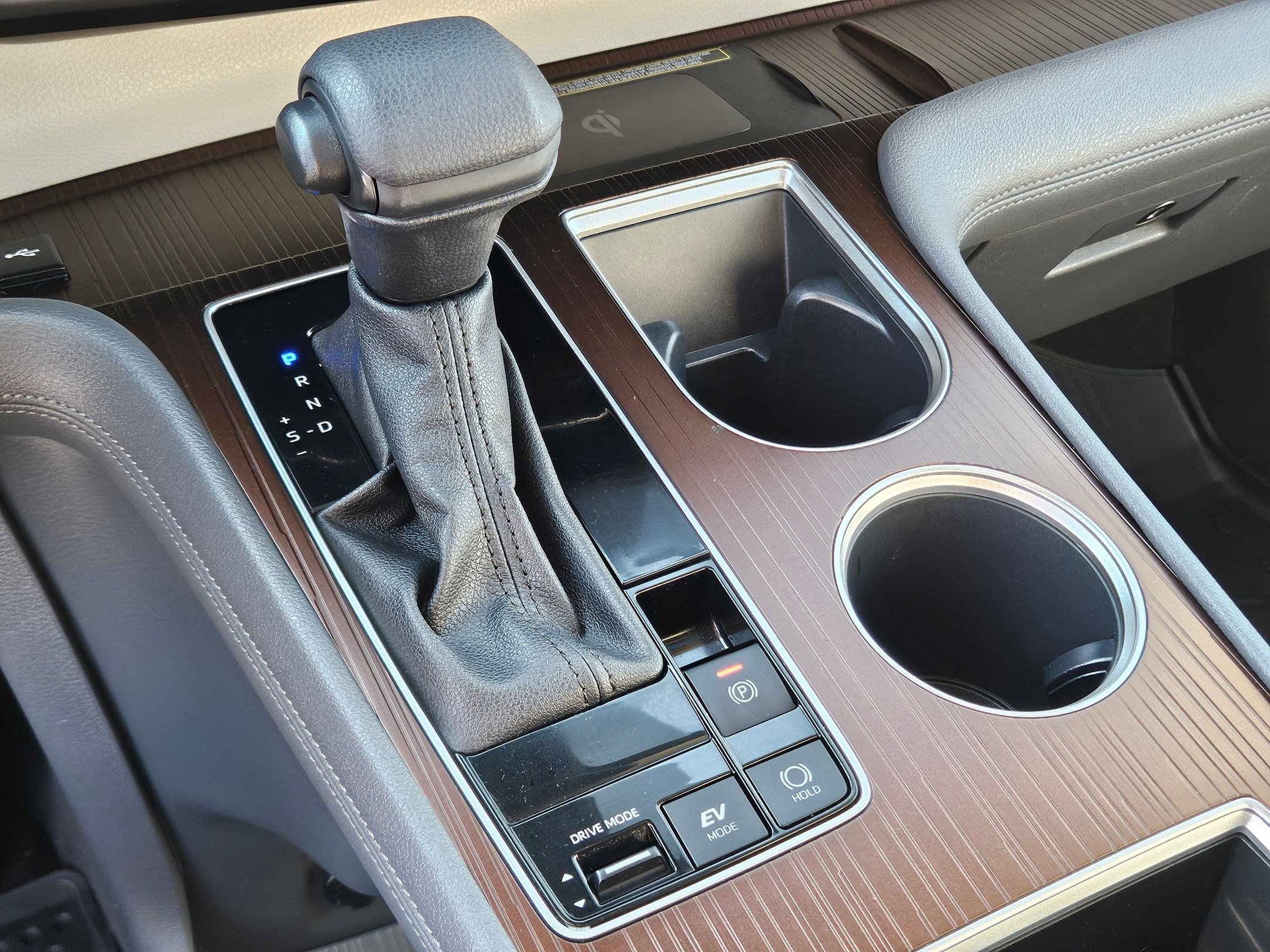 2023 Toyota Sienna LE photo 24