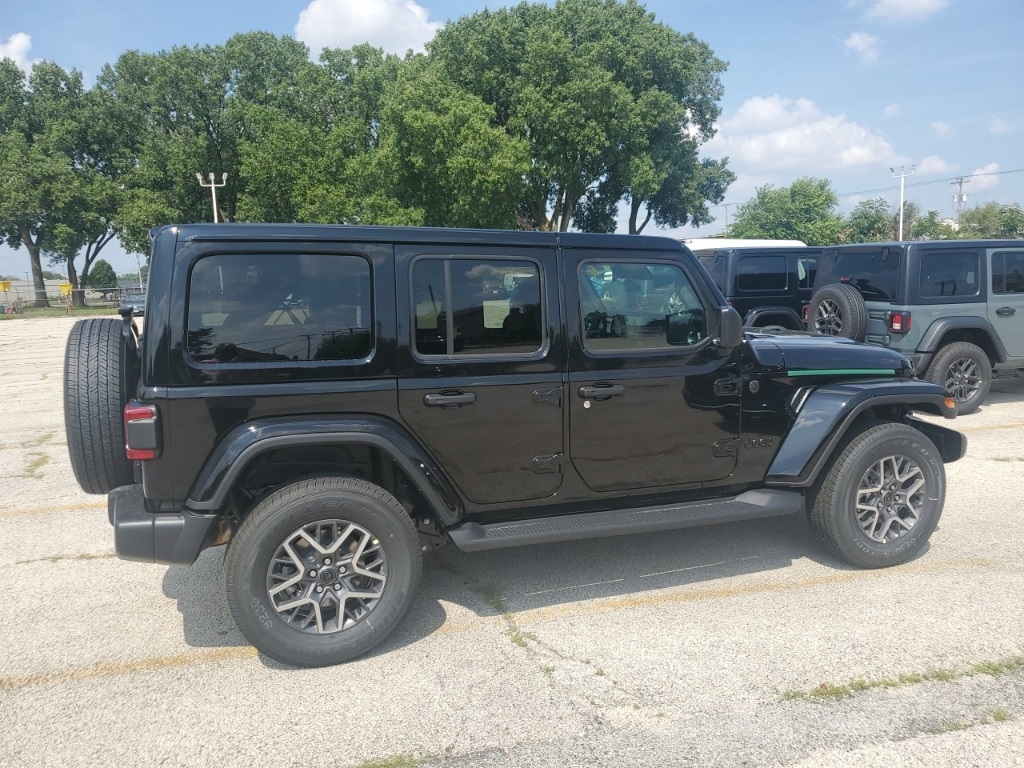 2025 Jeep Wrangler Sahara photo 8
