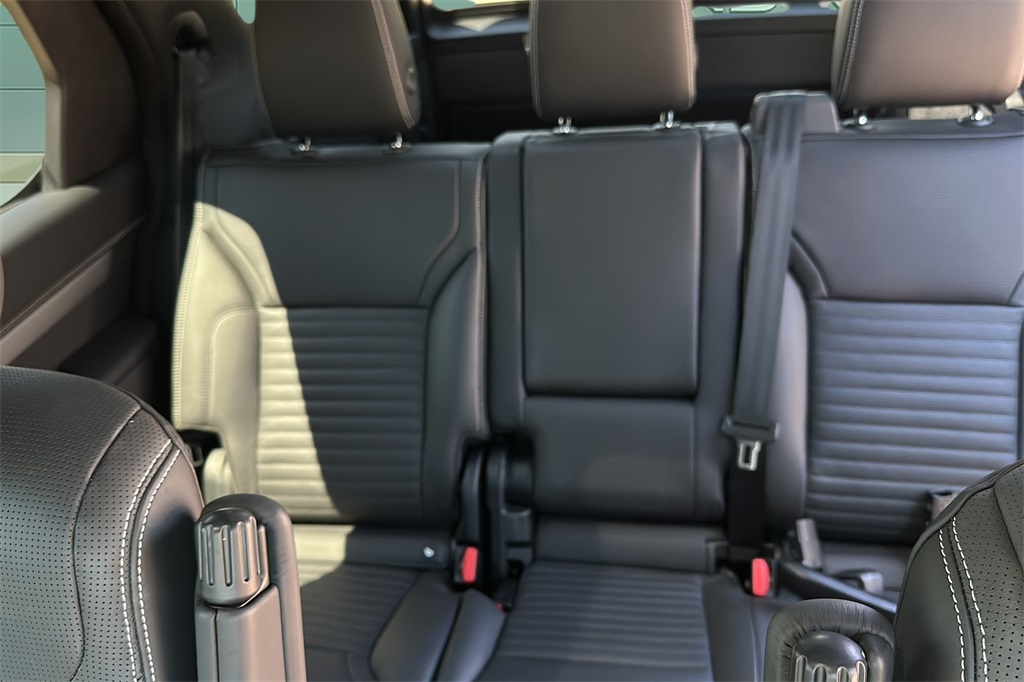 2025 Land Rover Discovery SE photo 11