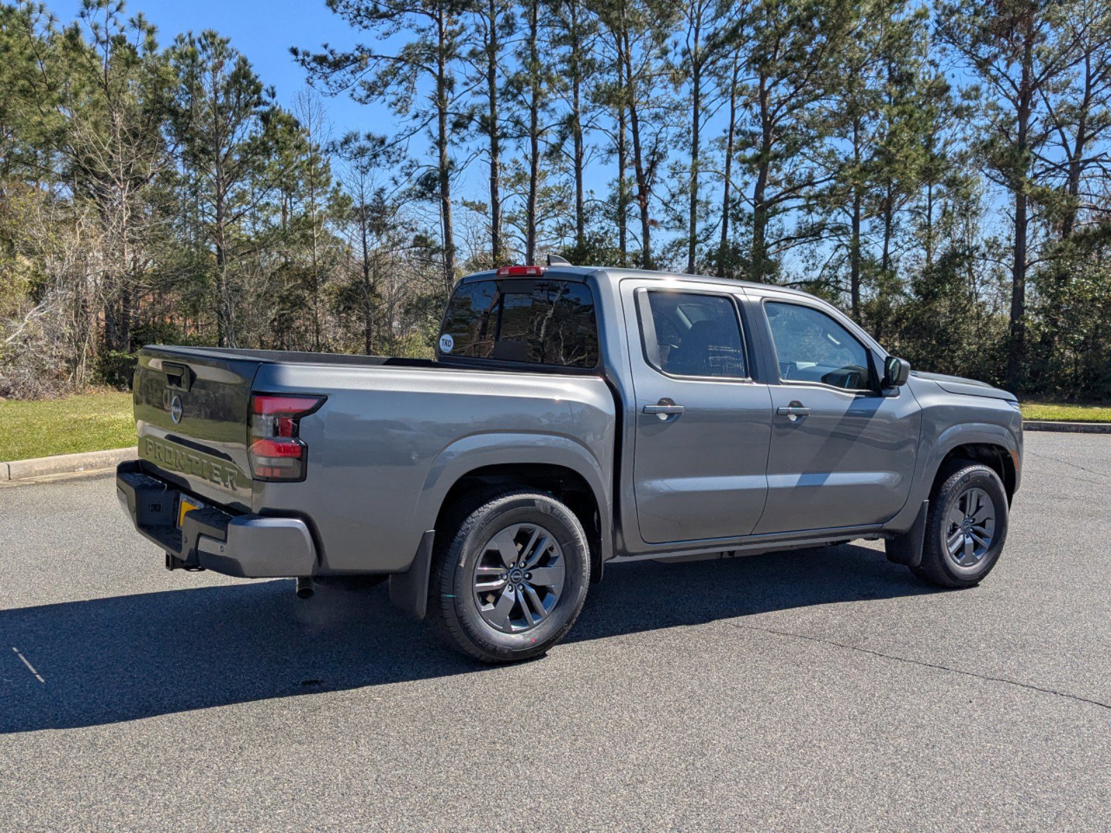 2025 Nissan Frontier Crew Cab SV photo 4