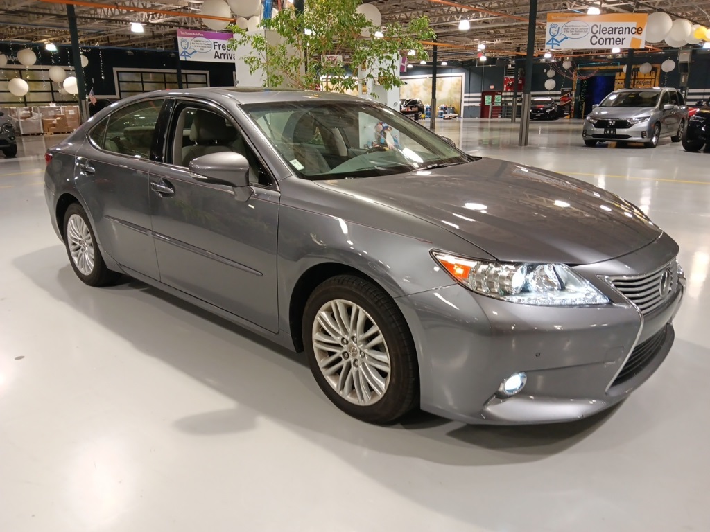 2014 Lexus ES 350 photo 3