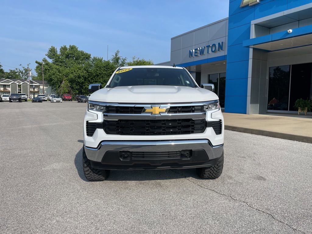 2025 Chevrolet Silverado 1500 LT photo 2