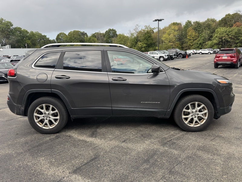 2017 Jeep Cherokee Latitude photo 2