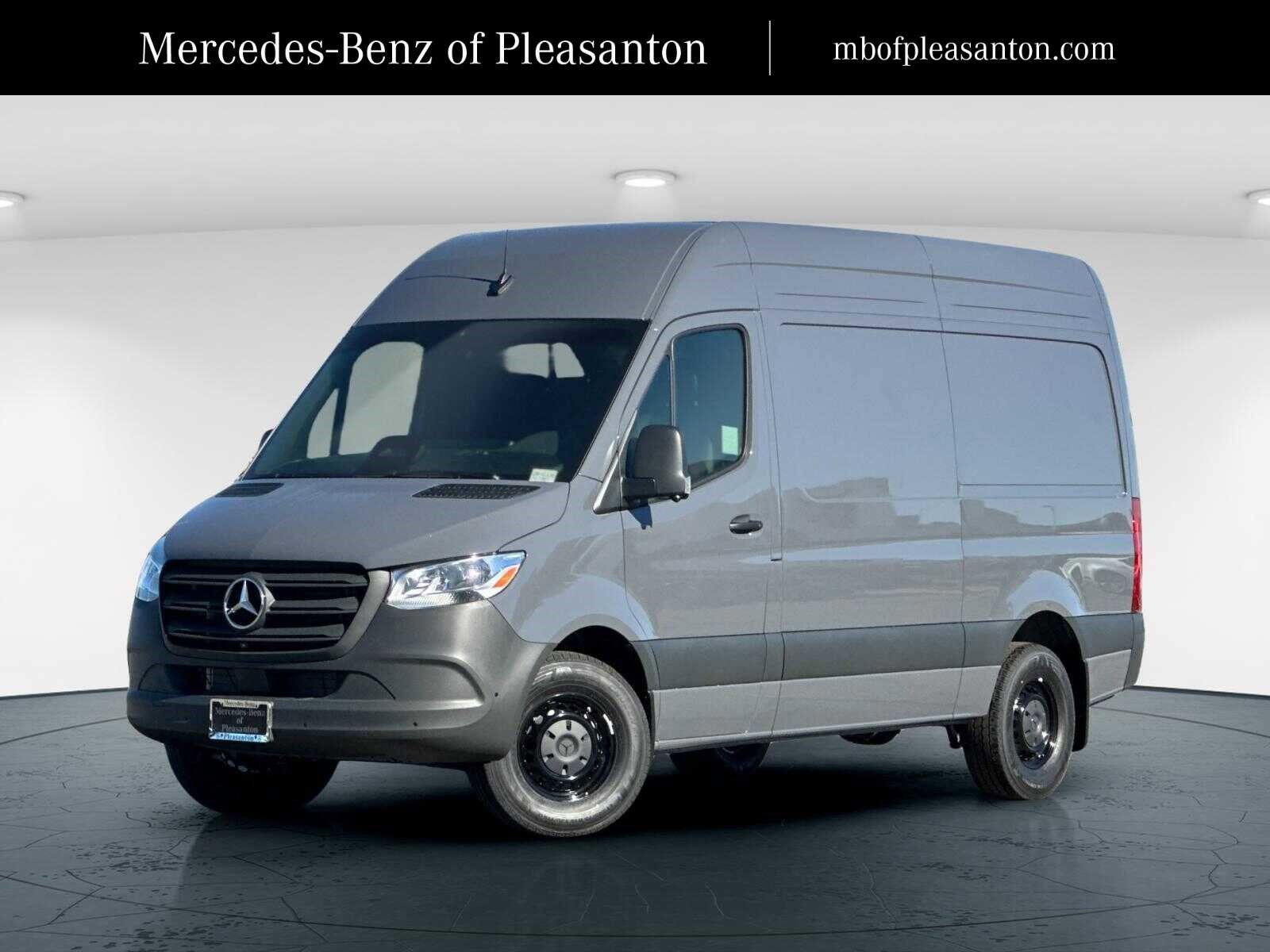2026 Mercedes-Benz Sprinter Cargo Van Base's photo