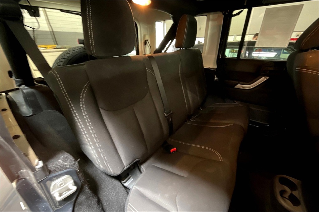2016 Jeep Wrangler Unlimited Sahara photo 22