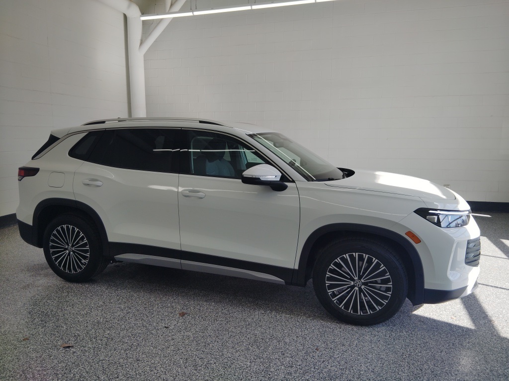 2026 Volkswagen Tiguan S photo 3