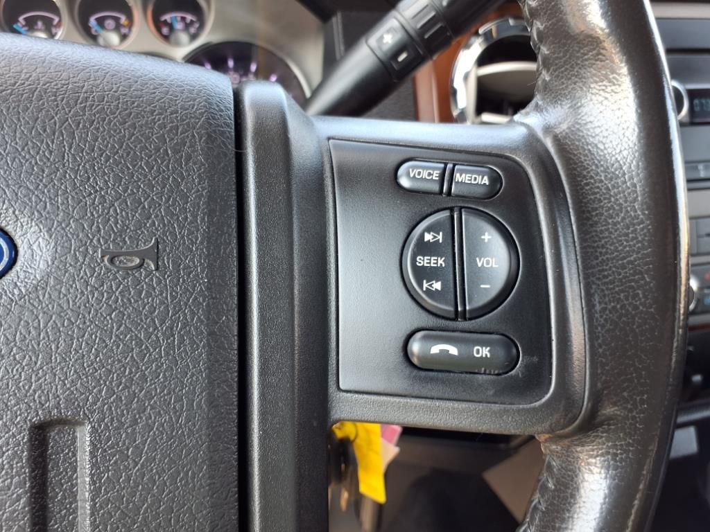 2011 Ford F-250 Lariat photo 16