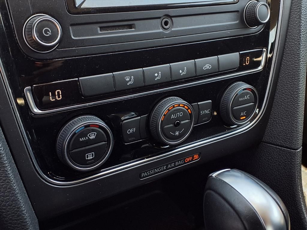 2016 Volkswagen Passat R-Line photo 7