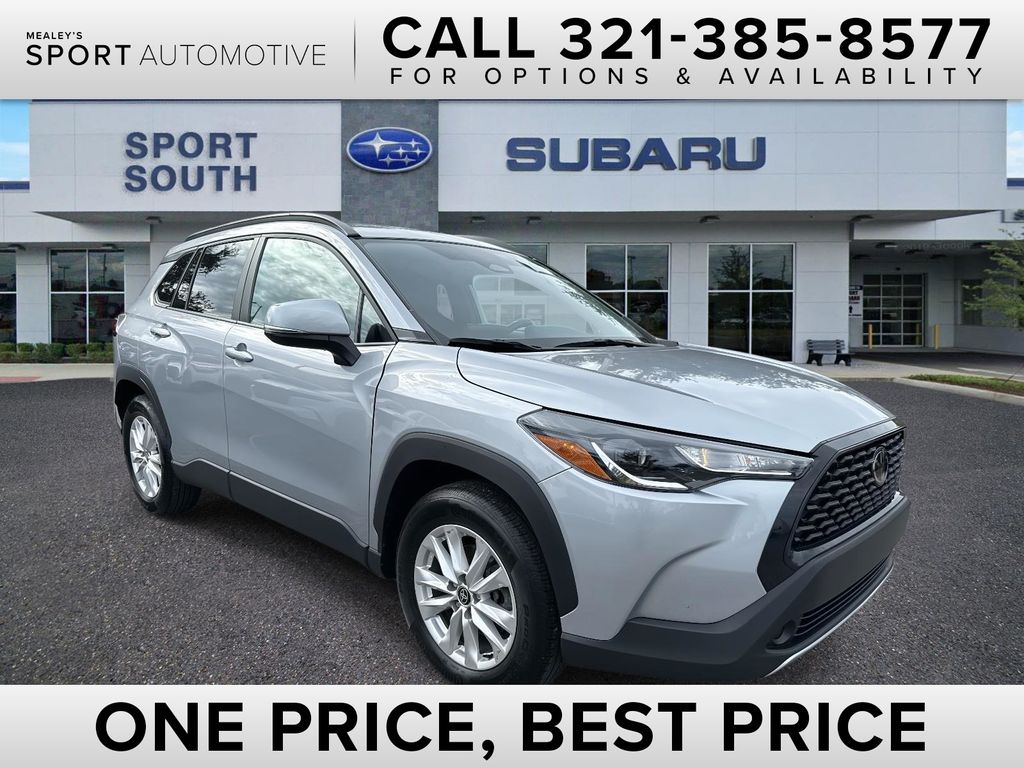 2024 Toyota Corolla Cross LE's photo