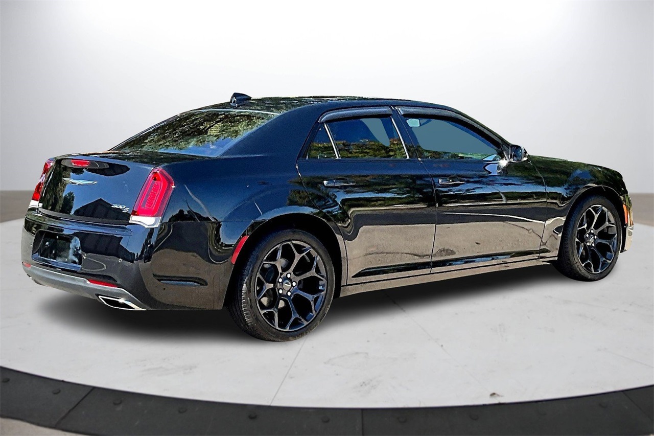 2019 Chrysler 300 S photo 8
