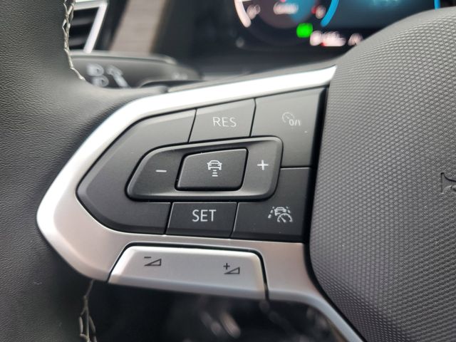 2025 Volkswagen Atlas SEL photo 25