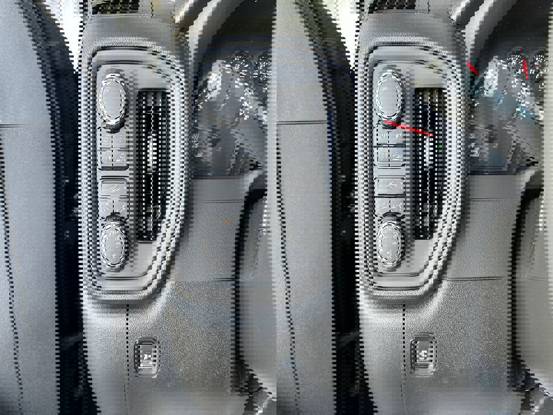 2025 Chevrolet Silverado 1500 Custom photo 16