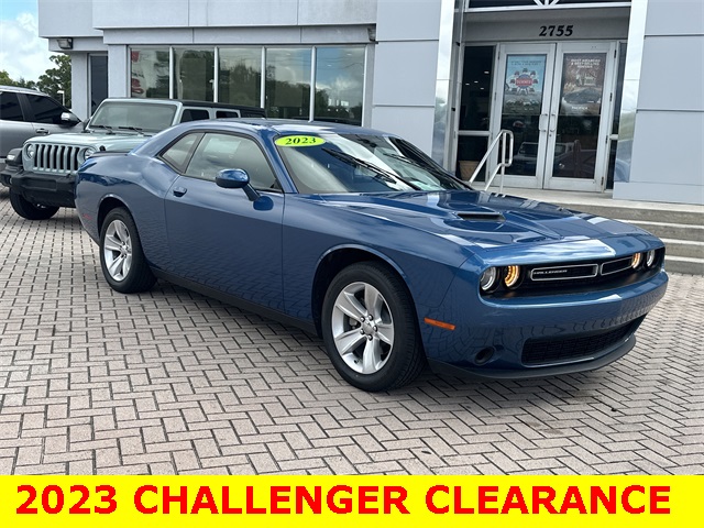 2023 Dodge Challenger SXT photo 3