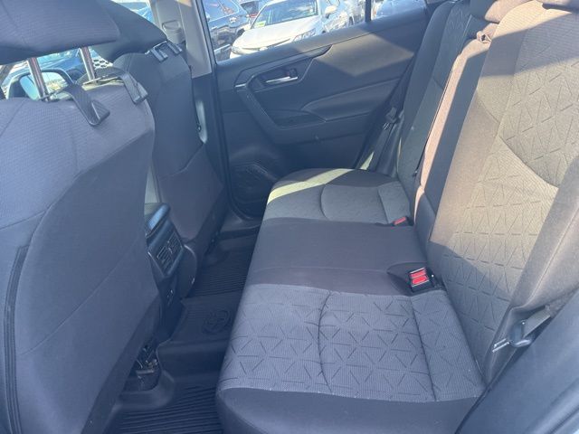 2021 Toyota RAV4 XLE photo 10