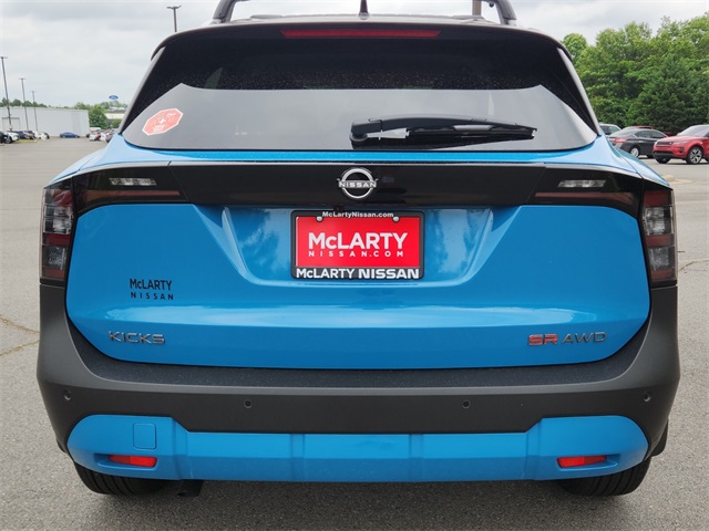 2025 Nissan Kicks SR photo 2