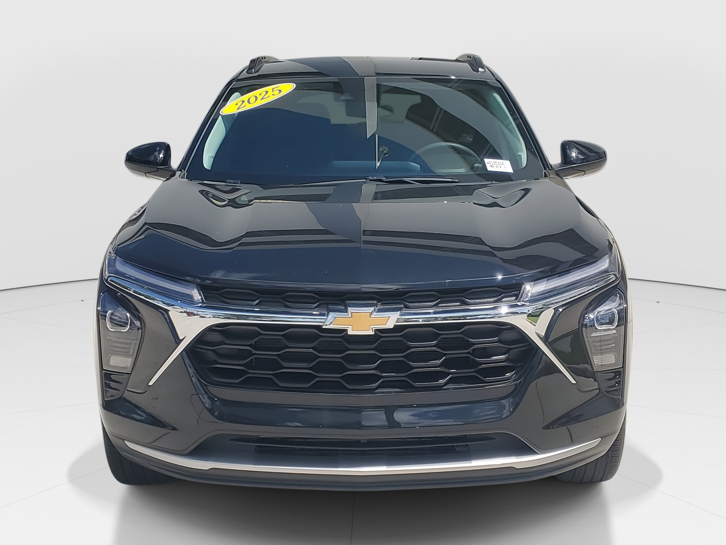 2025 Chevrolet Trax LT photo 3