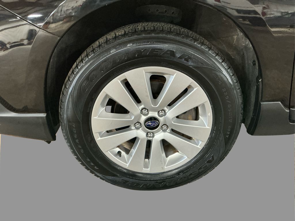 2018 Subaru Outback 2.5i Premium photo 17