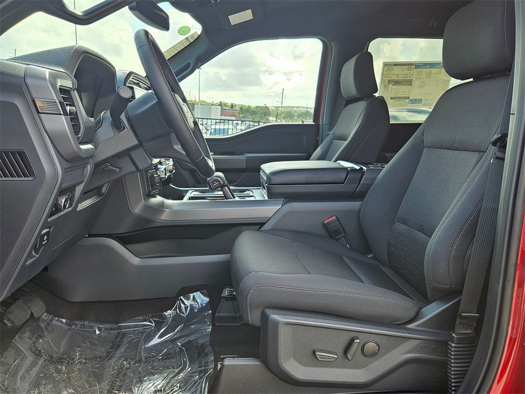 2025 Ford F-150 XLT photo 8