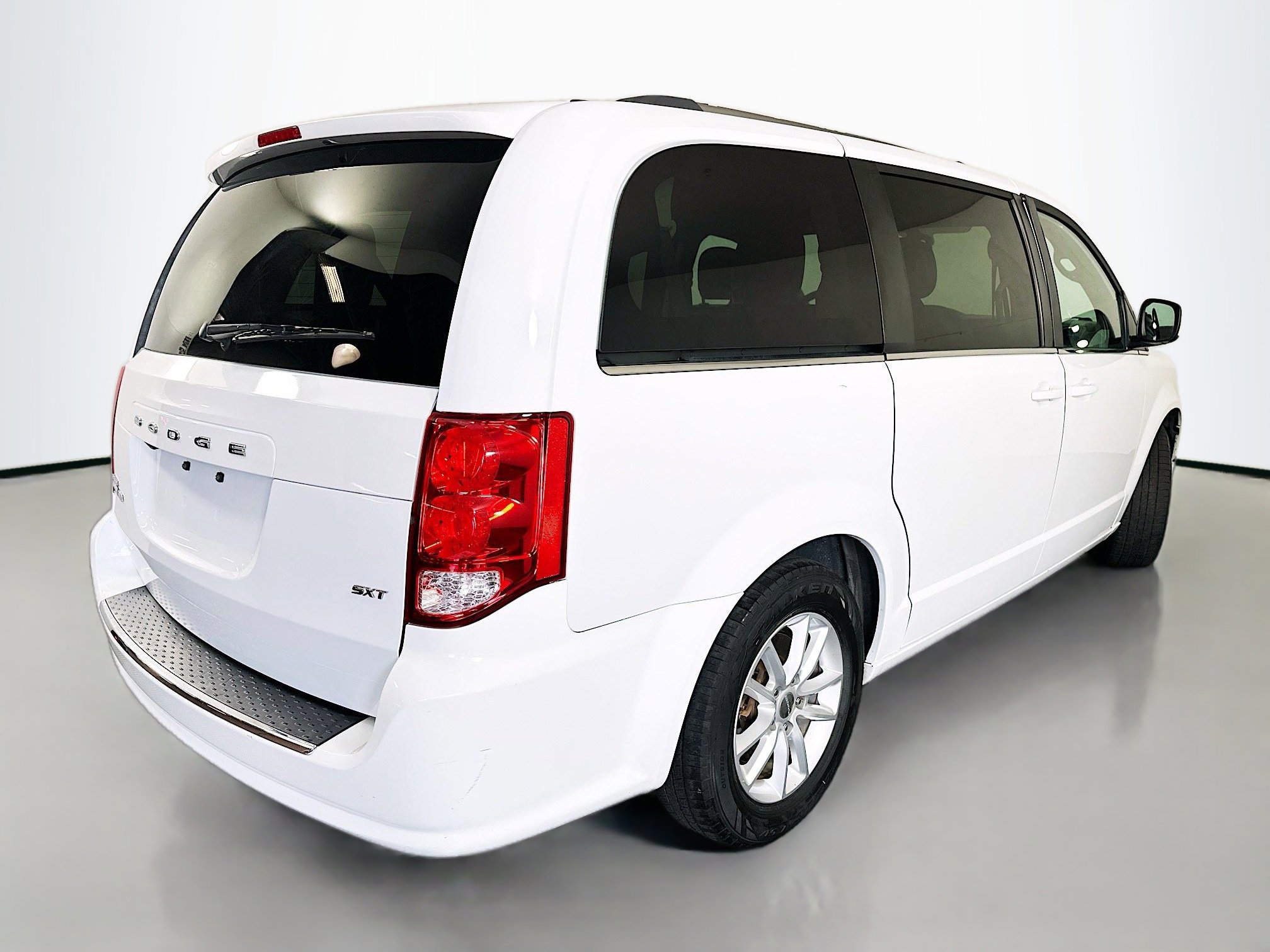 2020 Dodge Grand Caravan SXT photo 7