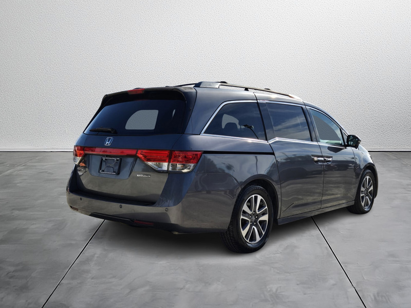 2014 Honda Odyssey Touring photo 4