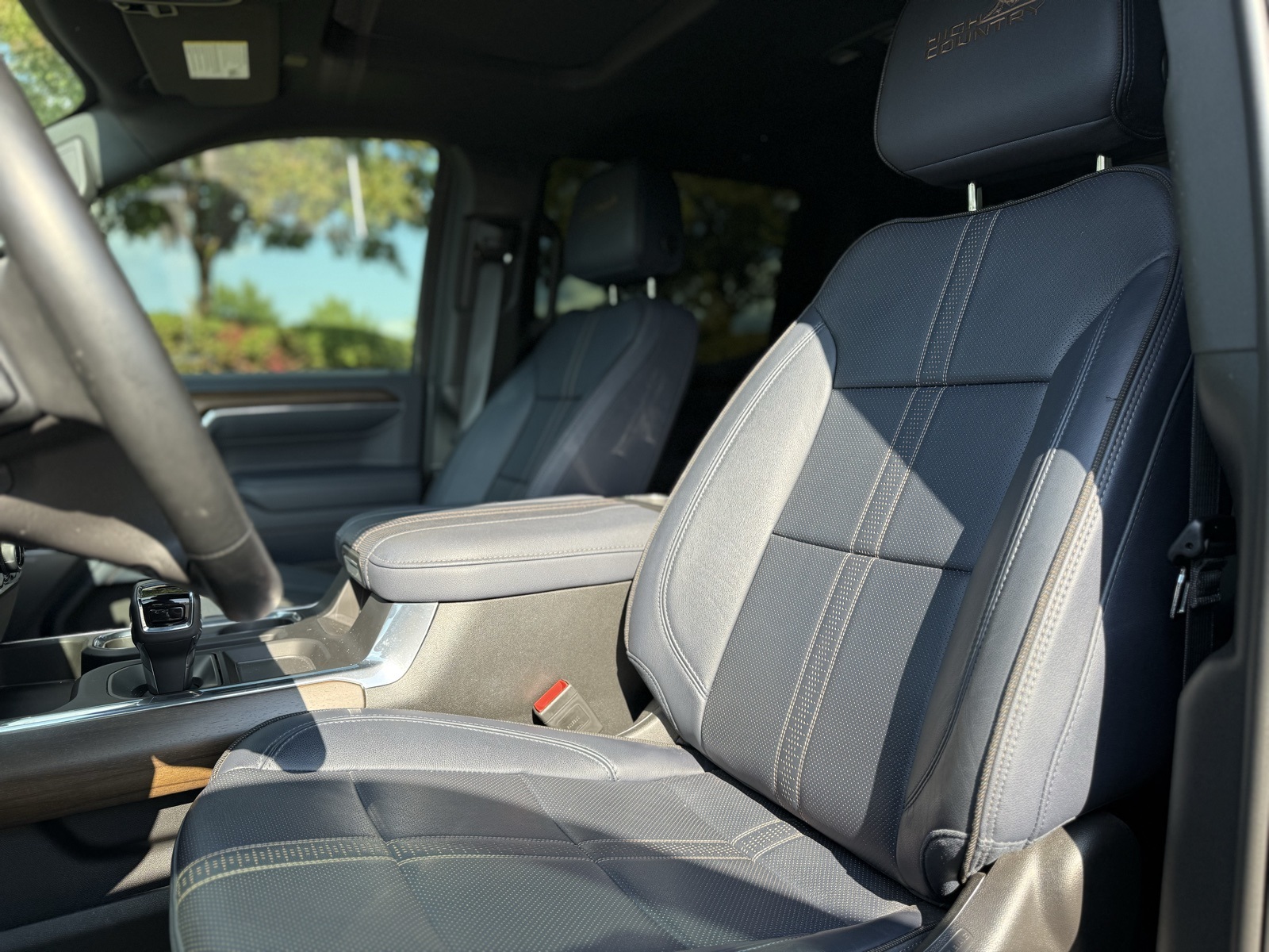 2024 Chevrolet Silverado 1500 High Country photo 5