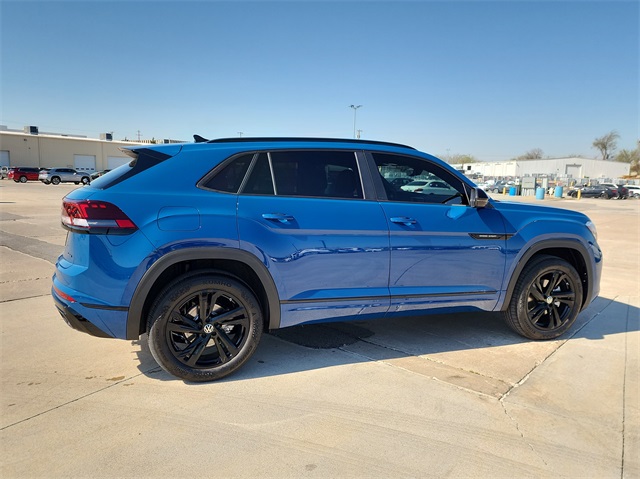 2025 Volkswagen Atlas Cross Sport SEL R-Line photo 2