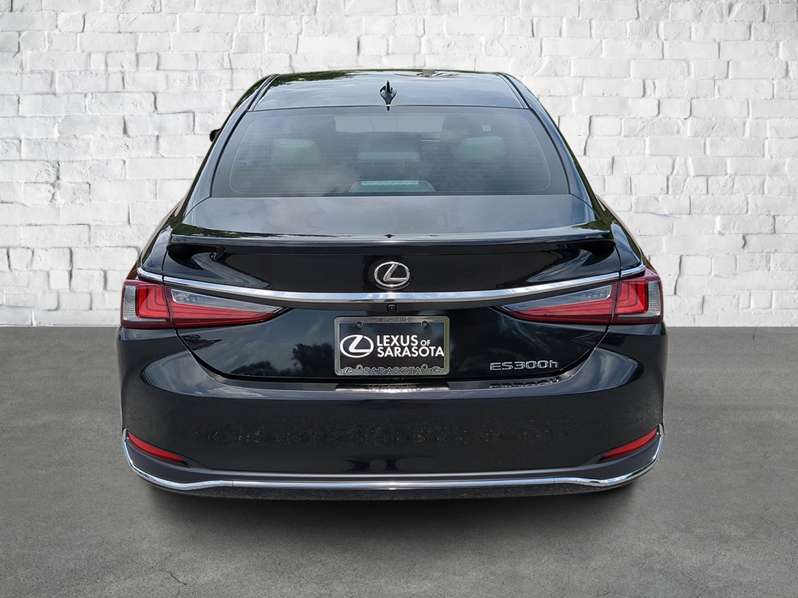 2025 Lexus ES 300h photo 5