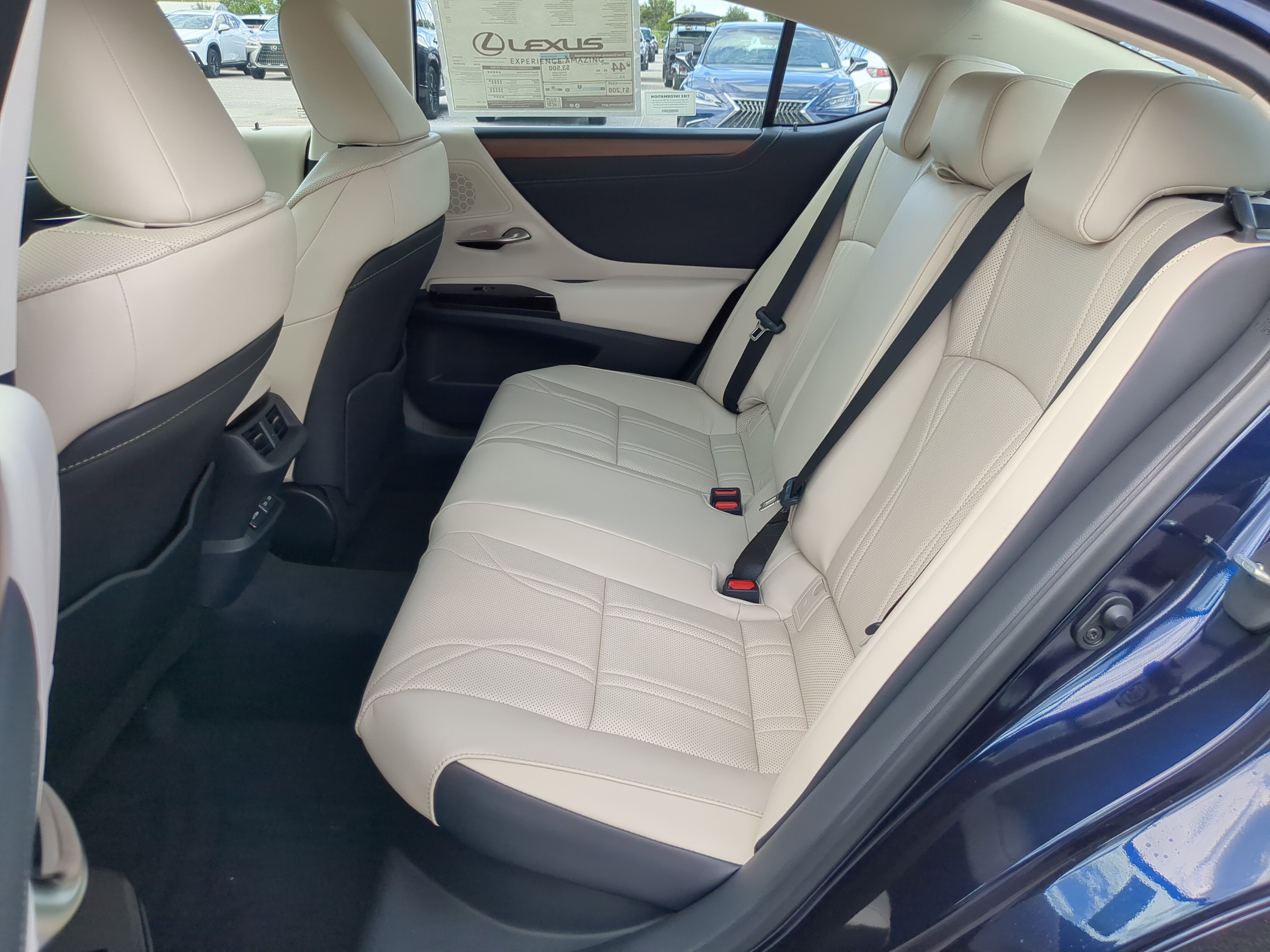 2025 Lexus ES 300h Luxury photo 13